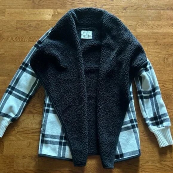 Abercrombie Blanket Jacket Cardigan Sherpa Women M Soft Open White Black Plaid - Picture 1 of 6